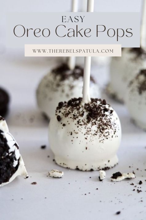 Easy Oreo Cake, Cake Pop Flavors, Oreo Cake Pops, Cake Pop Recipe Easy, Cake Ball Recipes, Cookies And Cream Cake, Oreo Flavors, Cake Pop Stands, Cake Pop Recipe