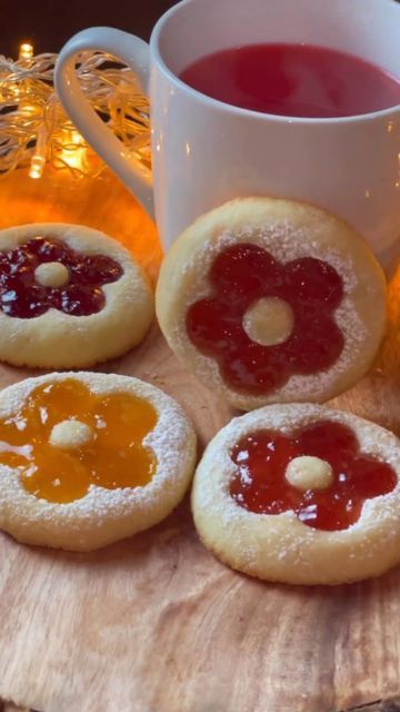 AmourDuCake on Instagram: "YES OR NO?? Flower cookies by @sistersgonnabake Its so beautiful" Flower Thumbprint Cookies, Flower Jam Cookies, Flower Pastries, Simple Vegan Recipes, Jam Cookies, Baking Recipe, Yay Or Nay, Sweet Snacks Recipes, Flower Cookies