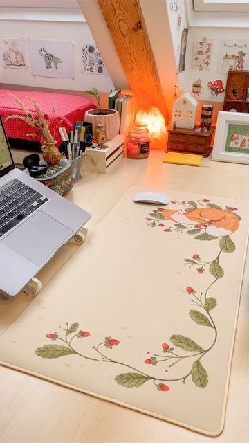 Anna Lunak - Illustrator & Surface Designer on Instagram: "Changing my small mousepads with my new big desk mat and decorating my desk setup a little bit ✨ This desk mat is also available in my shop 🧡 Now I just need a new keyboard so that it looks completely perfect 😬 #deskmat #desksetup #deskaesthetic #foxillustration #workingspace #artstudio" Cute Desk Mats, Mousepad Design Ideas, Dreamy Desk, Mousepad Design, Computer Mat, Apartment Decoration, Fox Illustration, Big Desk, Study Room Decor