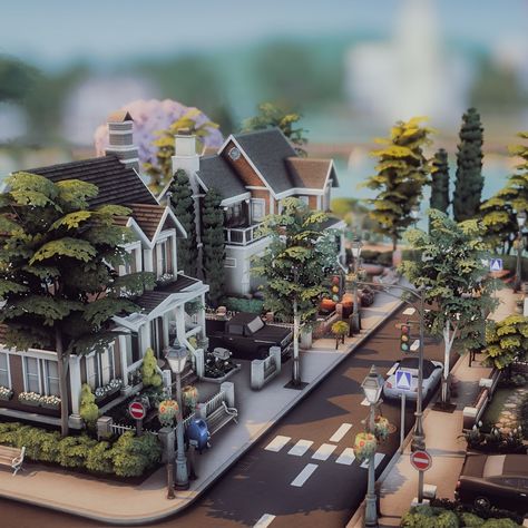 🏡 Base Game Neighborhood 🏠 This time I built a neighborhood in Newcrest using only the base game. The cute brick houses all have a lovely garden and are surrounded by lots of greenery. The houses are not yet furnished, but there is a floor plan. Fits perfectly with the 50x40 Lot in Newcrest (Twin Oracle Point) Also check out my speed build for it on my YouTube channel. Link in bio. #thesims4builds #thesims4homes #showusyourbuilds #sccregram #somesimlishbuild #simstagram #thesims #sims #t... Sims Neighborhood Layout, Sims 4 Neighborhood Lot, Sims 4 Neighborhood Ideas, Ts4 Newcrest, Sims 4 Town, Newcrest Sims 4, Sims 4 Newcrest Map Ideas, Sims Neighborhood, Sims 4 Neighborhood