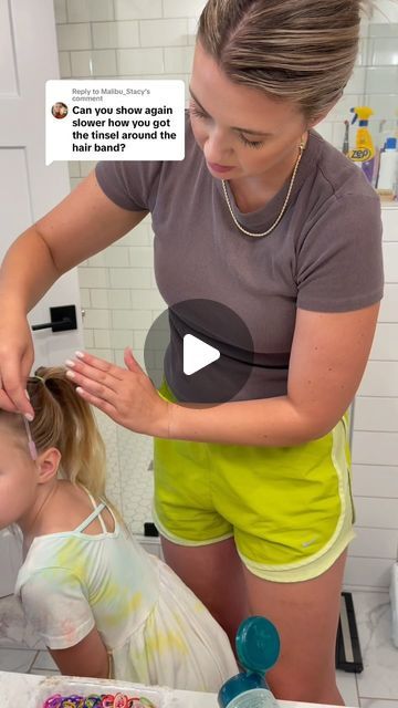 Hannah Reimers | Mom Outfit Honest Reviews on Instagram: "Slowing it down for the mamas… the one hack to help when your daughter wants princess fairy hair tinsel 🫶🏼 #motherhood #momlife #hairinspiration #hairtinsel" Hair Tinsel Bubble Braids, Tinsel In Hair Ideas, Hair Tinsel Styles, How To Put Tinsel In Hair, Fairy Hair Tinsel, Hair Stations, Tinsel Hair, Hair Tinsel, Princess Fairy