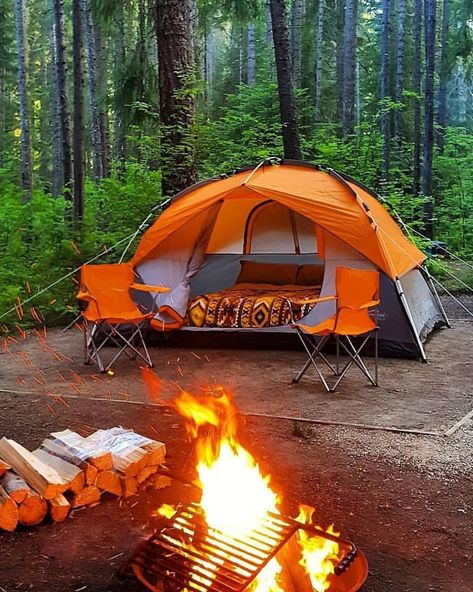 Camping Ideas For Couples, Zelt Camping, Tenda Camping, Camping Snacks, Camping Diy, Retro Camping, Camping Photography, Camping Aesthetic, Camping Places