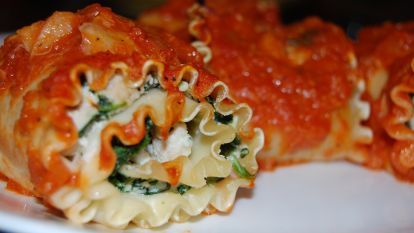 Giada's Lasagna Rolls Recipe - Food.com Giada Lasagna, Lasagna Rolls Recipe, Spinach Lasagna Rolls, Giada Recipes, Lasagna Roll Ups, Best Lasagna Recipe, Lasagna Roll, Lasagna Rollups, Spinach Lasagna