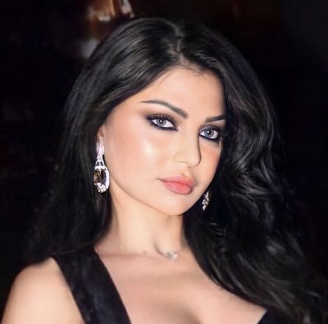 Lebanese Makeup, Lebanese Women, Haifa Wehbe, Arabic Makeup, Chic Makeup, Arab Beauty, Haifa, Creative Makeup Looks, Arab Women