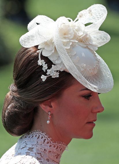 Ducesa Kate, Kate Middleton Hats, Floral Fascinator, Herzogin Von Cambridge, Sinamay Hat, Ascot Hats, Estilo Real, Catherine Elizabeth Middleton, Kentucky Derby Hats