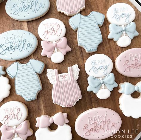 Gender Reveal Decorated Cookies, He Or She Cookies, Twin Reveal, Special Cookies, Twin Gender Reveal, Gender Reveal Cookies, Pearl Sugar, Gender Reveal Themes, Cookies Theme