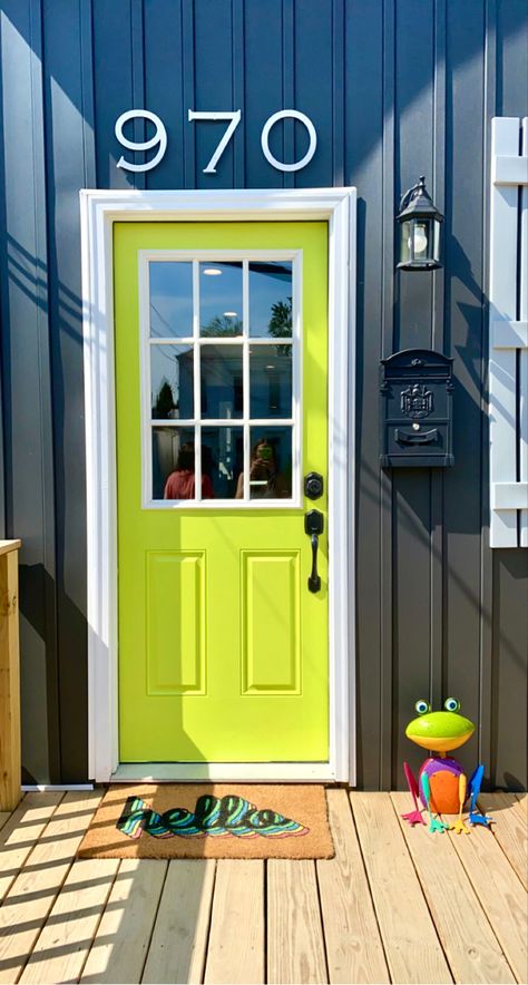 Colorful Front Doors, Colorful Front Door Ideas, Feng Shui Front Door, Yellow Front Door, Bright Front Doors, Coastal Houses, Diy Dream Home, Yellow Front Doors, Nut House