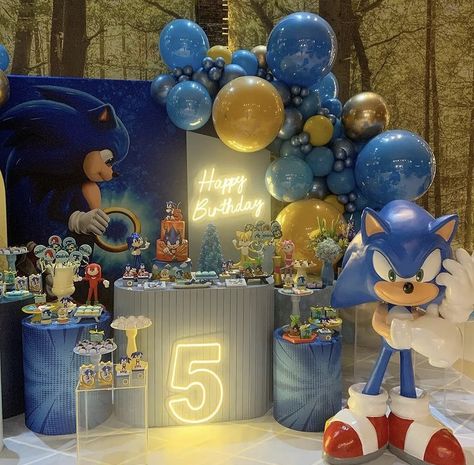 Sonic Birthday Cake, Birthday Party Goodie Bags, Birthday Party At Park, Birthday Theme Decoration, Sunshine Birthday Parties, Sonic Birthday Parties, Hedgehog Birthday, Sonic Party, Super Mario Birthday Party