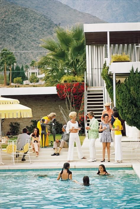 Slim Aaron, Slim Aarons Photography, Slim Aarons Prints, Kaufmann House, Slim Aarons Poolside, Desert House, Crochet Outfit, Richard Neutra, Slim Aarons