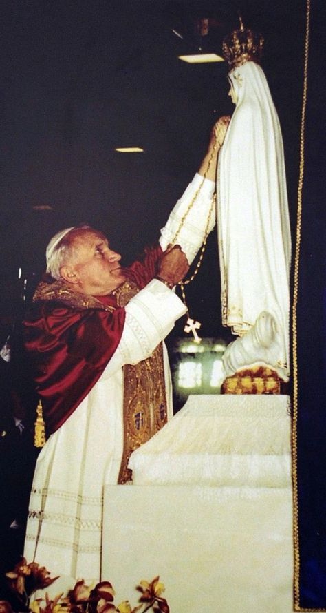 Holy Mary Mother Of God, The Sign Of The Cross, Pope Saint John Paul Ii, Mary Mother Of God, God Pray, San Juan Pablo Ii, St John Paul Ii, Images Of Mary, Sign Of The Cross