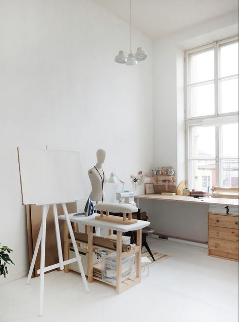 Studio Room Ideas, Design Studio Workspace, Sewing Room Inspiration, Art Atelier, Studio Workshop, Sewing Room Design, Art Studio Design, Sewing Room Decor, Sewing Space