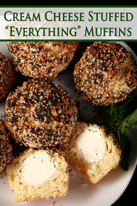 Cream Cheese Stuffed "Everything" Savory Muffins Jumbo Muffin Recipes, Savory Breakfast Muffins, Quick Muffins, Muffin Pan Recipes, Everything Seasoning, Savory Muffins Recipes, Bakery Muffins, Sweet Muffins, Muffin Flavors