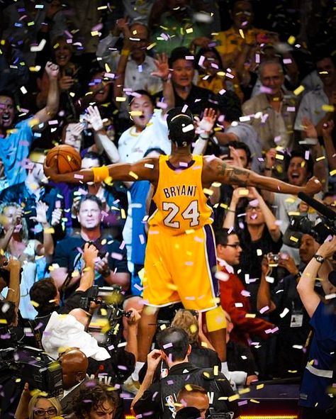 Kobe Brayant, Cool Basketball Wallpapers, Kobe Bryant Quotes, Nba Artwork, Kobe Bryant Family, King Lebron, Nba Basketball Art, Kobe Bryant Pictures, Kobe Bryant Black Mamba