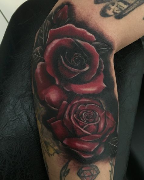 Red Rose Cover Up Tattoo, Black And Red Roses Tattoo, Dark Red Rose Tattoo, Dark Tattoo Cover Up Ideas For Women, Dark Roses Tattoo, Black Flowers Tattoo, Cover Up Tattoos For Women, Tattooed Man, Tattoo Shading