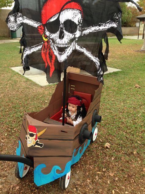 Pirate ship on Radio flyer wagon Wagon Floats, Wagon Halloween Costumes, Pirate Costume Diy, Pirate Boats, Pirate Halloween Costumes, Pirate Theme Party, Pirate Halloween, Brown I, Pirate Birthday Party