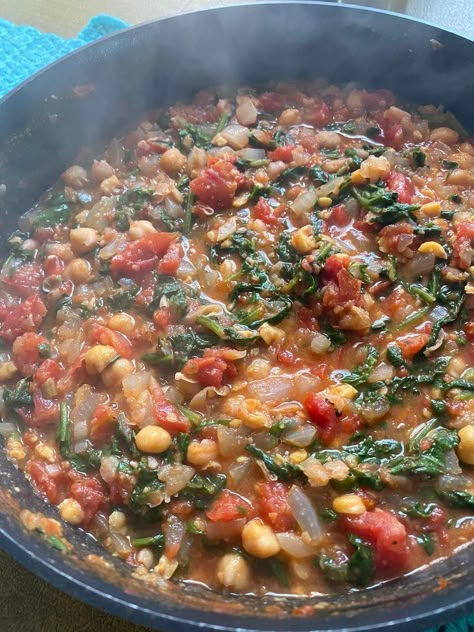 Chickpea and spinach stew Chickpea Spinach Soup, Chickpeas Spinach Recipe, Itrackbites Recipes, Peanut Chickpea Stew, Chickpea Tomato Spinach Curry, Chickpea Spinach Stew, Weight Watchers Cheesecake, Baby Spinach Recipes, Spinach Stew