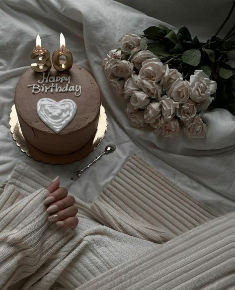 Brown Aesthetic Cake Birthday, Brown 18th Birthday Party, Brown And White Birthday Theme, Brown Cake Design Birthday, Brown Birthday Cake Ideas, Birthday Brown Aesthetic, Brown Birthday Aesthetic, Brown Aesthetic Birthday, Small Cakes Aesthetic