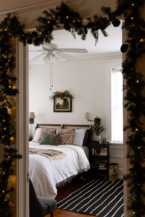 Curtains For Off Centered Windows, Christmas Decor Townhouse, Old World Home Aesthetic, Christmas Aesthetic Small Apartment, Cottagecore Christmas Bedroom, Bedroom Holiday Decor, Bathrooms Decorated For Christmas, Cozy Christmas Apartment Decor, Makeshift Nursery