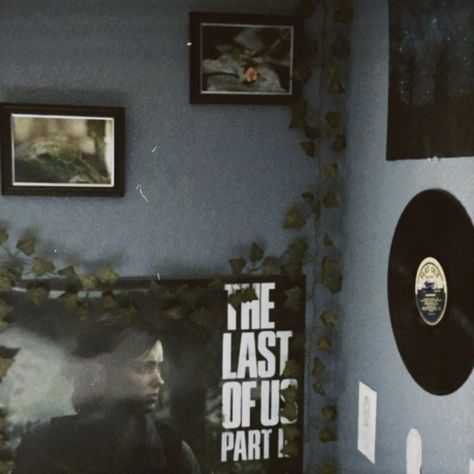 Tlou Inspired Room, The Last Of Us Room Ideas, The Last Of Us Room Decor, Gaming Computer Room, Computer Room, Gaming Room Setup, Dream Room Inspiration, Room Setup, Last Of Us