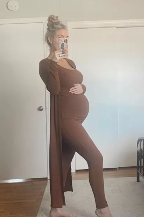 Airport Idea, maternity outfit, Bump friendly, ribbed outfit Pregnant Travel Outfit, Maternity Airport Outfit, Pregnancy Airport Outfit, Maternity Travel Outfit, Pregnant Airport Outfit, Ribbed Outfit, Pregnant Outfit, Preggo Fashion, Maternity Outfit