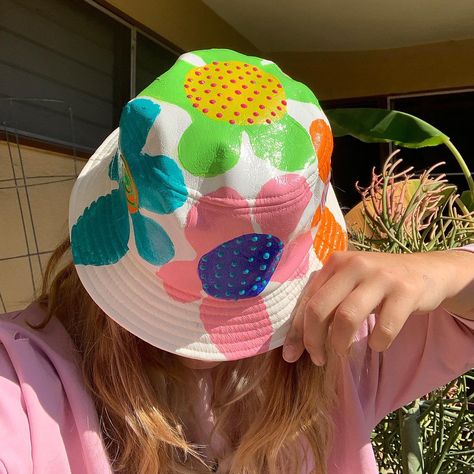 Bucket Hat Painting, Diy Bucket Hat, Bucket Hat Ideas, Hat Painting, Leather Bucket Hat, Brush Pen Art, Bucket Hat Design, Paint Buckets, Cute Themes