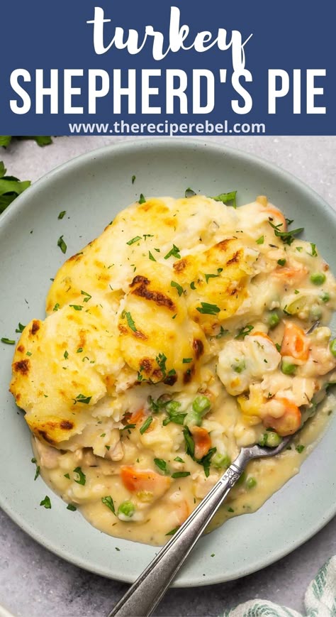 This Creamy Turkey Shepherd's Pie is the best way to use up all your holiday dinner leftovers. It's loaded with turkey and veggies, then topped with mashed potatoes. The perfect comfort food! #thanksgiving #turkey | leftover turkey | thanksgiving leftovers | leftover recipes | christmas dinner | christmas leftovers | turkey recipes | comfort food | dinner ideas Turkey Dinner Leftovers, Paleo Leftover Turkey Recipes, Turkey Leftovers Easy, Roasted Turkey Leftover Recipes, Turkey Dinner Leftover Ideas, Leftover Turkey Dinner Recipes, Turkey Meat Dinner Ideas, Turkey Breast Leftover Recipes, Turkey Leftover Recipes Casseroles