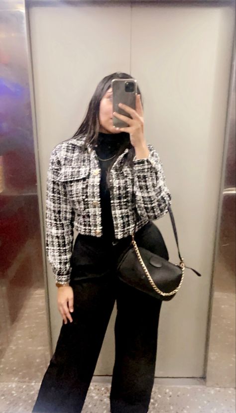 Black Cropped Blazer Outfit, Tweed Blazer Outfit, Cropped Blazer Outfit, Cropped Tweed Blazer, Cropped Jacket Outfit, Outfit Advice, Outfit Recommendations, Tweed Jacket Outfit, Blouse Outfit Casual