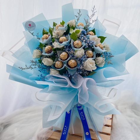 Graduation Bouquets Ideas, Blue Chocolate Bouquet, 50th Birthday Party Themes, Chocolate Flowers Bouquet, Food Bouquet, Chocolate Bouquet Diy, Graduation Bouquet, Candy Bouquet Diy, Edible Bouquets