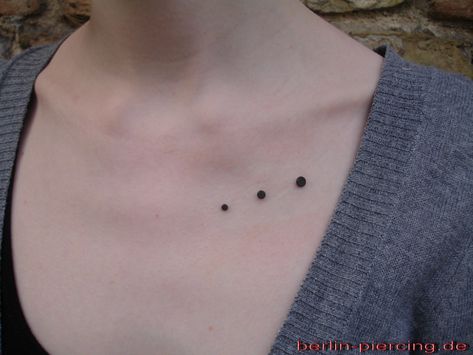 Collar Bone Piercing, Microdermal Piercing, Skin Piercing, Dermal Anchor, Cool Piercings, Dermal Piercing, Cute Piercings, Body Jewelry Piercing, Body Piercings