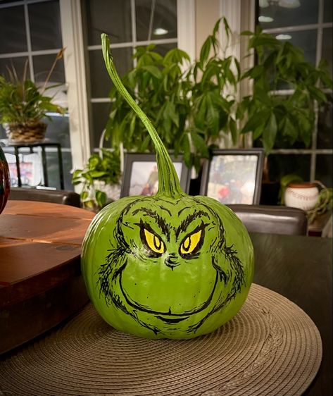 Painted pumpkin with long stem and freehand drawing of Grinch face The Grinch Pumpkin Painting, Happy Grinch, Grinch Pumpkin, Diy Pumpkins Painting, Pumpkin Decorating Diy, Pumpkin Paint, Halloween Pumpkin Crafts, Cute Pumpkin Carving, Christmas Pumpkins