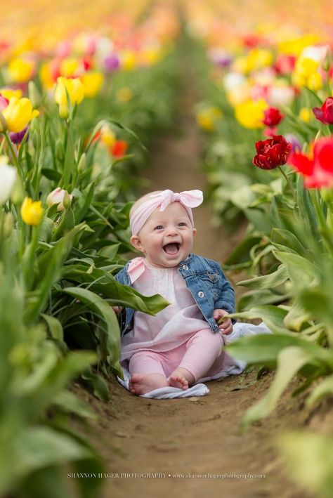 Spring Baby Pictures, Easter Baby Photos, Diy Newborn Photography, Easter Photoshoot, Tulip Field, Spring Photoshoot, Photo Shoot Ideas, Spring Pictures, Tulip Festival