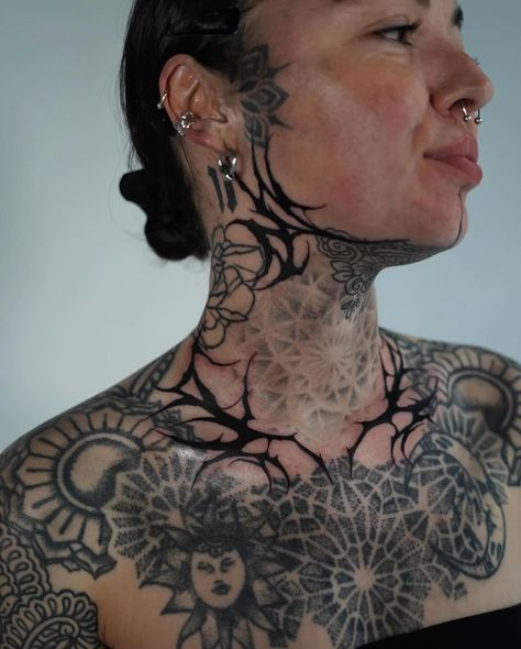 @nooirtattoo 🖤 Freehand neck and collarbone made recently by our resident artist Dominga 💥 She’s currently offering a discount on freehand pieces! Send her a DM directly or click the link in her bio to get in touch 🖊️ #tattoo #auraninetyfour #blackwork #blackworktattoo #blkttt #blackworkers #blackworkerssubmission #blacktattooart #necktattoo #collarbonetattoo #chesttattoo #tattooideas #blxckink #tattooinspiration #tttism #undergroundartist #darkart #darktattoo #gothtattoo #artesobscurae #d... Collarbone And Neck Tattoo, Collarbone Reference, Neotribal Neck Tattoo, Neck Sleeve Tattoo, Touch Tattoo, Collarbone Tattoos, Collarbone Tattoo, Goth Tattoo, Painting References