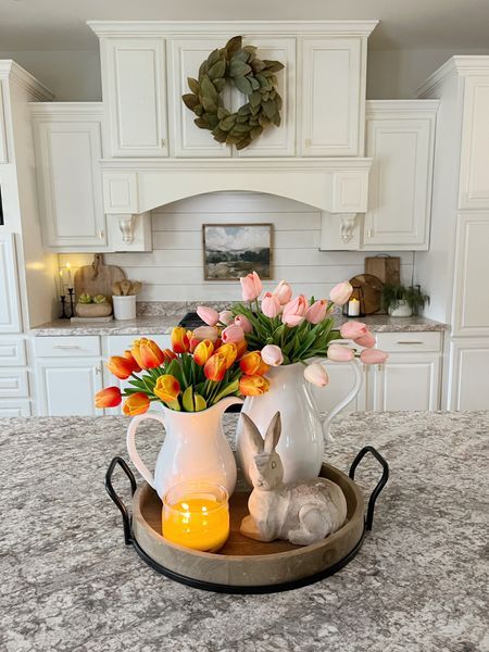 Spring Home Decor Ideas, Easter Kitchen Decor, Tulip Decor, Kitchen Island Decor, Home Decor Ideas Living Room, Island Decor, Spring Summer Decor, Easter Centerpieces, Ideas Living Room