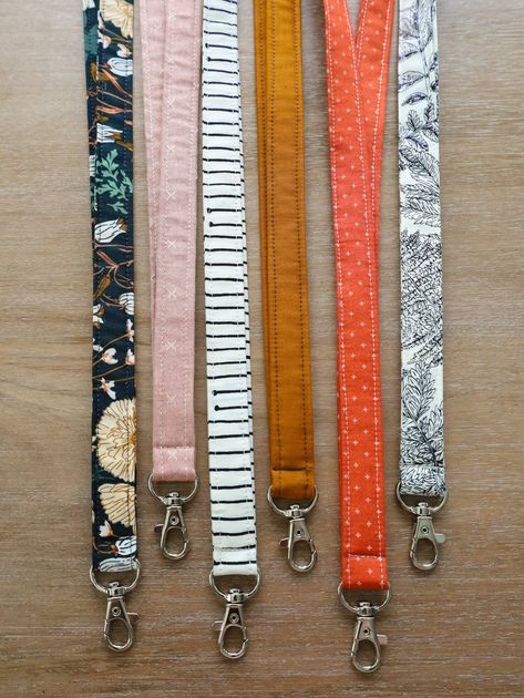 How to make a Lanyard – Lo & Behold Stitchery Make A Lanyard, Diy Lanyard, Cute Lanyards, Diy Sewing Gifts, Sewing To Sell, Scrap Fabric Projects, Fabric Lanyard, Teachers Diy, Free Pdf Sewing Patterns