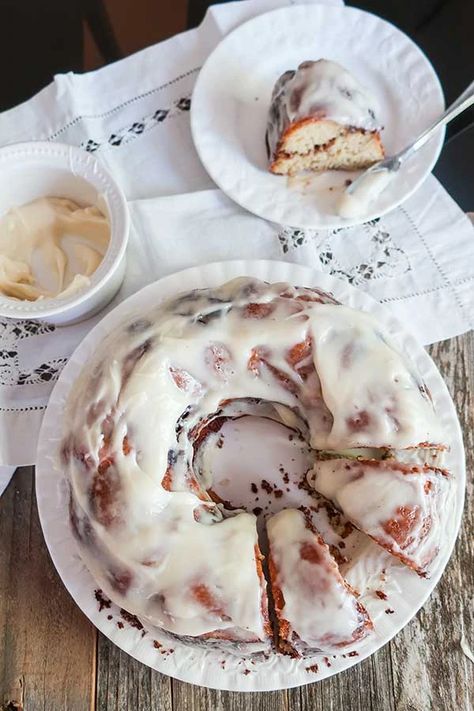 Gluten-Free Cinnamon Roll Cake - Only Gluten Free Recipes Breakfast Cake Recipes, Gluten Free Cinnamon, Swirl Cake, Maple Cream, Cinnamon Roll Cake, Cinnamon Swirl, Christmas Menu, Roll Cake, Gluten Free Breakfasts