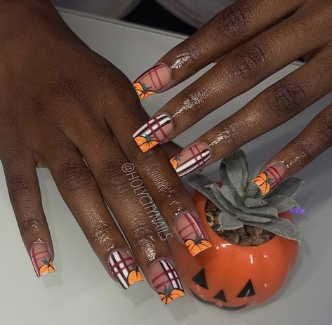 Thanksgiving Nail Designs Fall Short, October Nails Orange, October Nail Designs Short, Dope Nail Designs Halloween, Thanksgiving Nails Gel Short, Burgundy And Orange Nails, Cozy Fall Nails, Short September Nails, November Nails Designs Fall Short