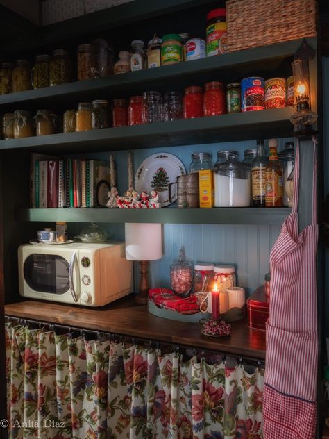 Farmhouse Christmas Kitchen, The Waltons, Whispering Pines, Christmas Kitchen, Country Christmas, My Kitchen, Farmhouse Christmas, Hello Everyone, The Vintage