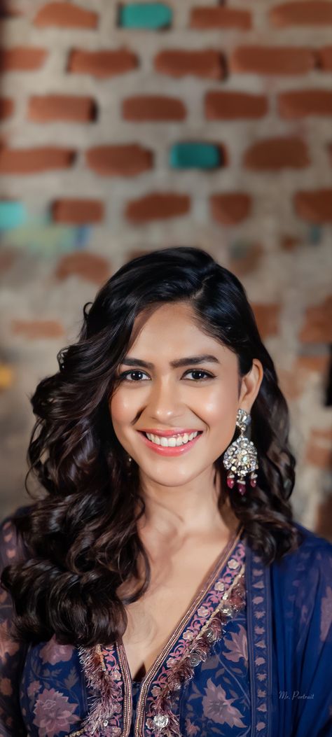 Mrunal Thakur Spotted, Mrunal Thakur Hd Wallpaper, Murnal Takur, Mrinal Thakur, Mrunal Thakur, Celebrity Faces, Beauty Face Women, Beauty Pictures, Indian Actress Hot Pics