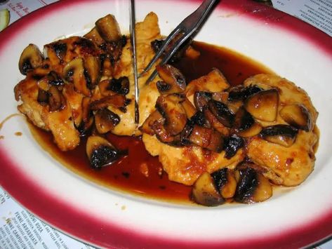 Buca di Beppo Chicken Marsala Recipe - Secret Copycat Restaurant Recipes Buca Di Beppo Recipes, Huevos Rancheros Recipe, Chicken Marsala Recipe, Marsala Recipe, Meat Sauce Recipes, Marsala Chicken Recipes, Kidney Recipes, Poultry Dishes, Fried Chicken Breast