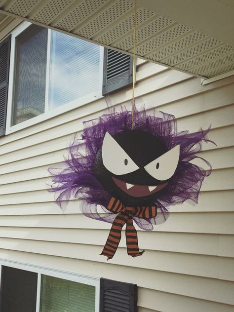 Ghastly Pokémon Halloween Decoration Anime Halloween Decorations, Gastly Pokemon Pumpkin, Pokemon Halloween Party, Halloween Pokemon Decorations, Pokémon Halloween Decor, Pokemon Halloween Decor, Diy Pokemon Decorations, Diy Pokemon Decor, Pokemon Birthday Party Decorations Diy