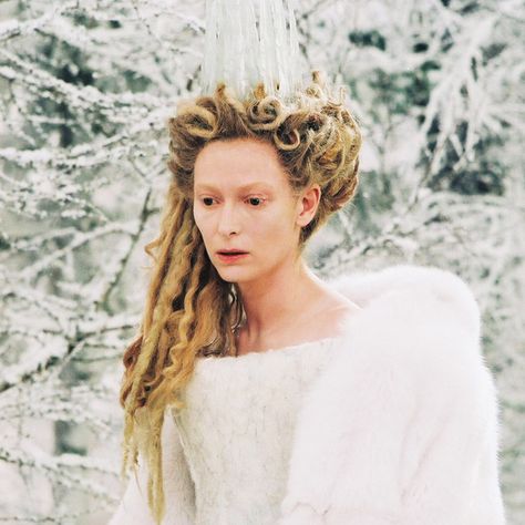 25 Halloween Makeup Ideas Inspired by Movie Characters White Witch Narnia, Snow Piercer, Female Movie Characters, Woman Movie, Tilda Swinton, Halloween Makeup Easy, White Witch, Chronicles Of Narnia, Snow Queen