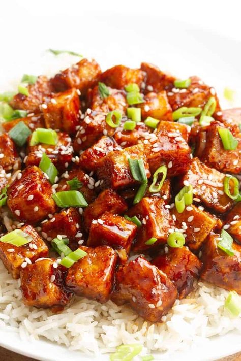 Crispy Mongolian Tofu - The Daily Dish Mongolian Tofu, Mongolian Sauce, Asian Tofu Recipes, Beef Cubes, Tofu Recipes Easy, Pan Fried Tofu, Tofu Recipes Vegan, Vegan Tofu, Plant Based Diet Recipes