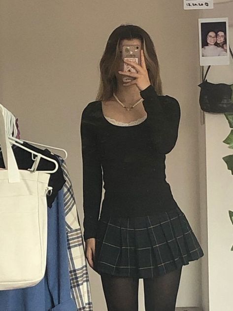 Fall Aesthetic Outfit Skirt, Black Plaid Skirt Outfit Aesthetic, Plade Skirt Outfit Ideas, Skirt And Tights Outfit Aesthetic, How To Style Plaid Skirt, Preppy Outfits Aesthetic Winter, Cute Preppy Outfits Aesthetic, Long Sleeves Outfit Aesthetic, Long Sleeve Outfits Aesthetic