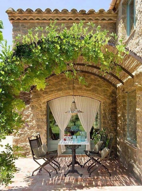 Farmhouse Patio, Patio Pergola, Stone Farmhouse, French Country Garden, Mediterranean Garden, Pergola Plans, Pergola Patio, Outdoor Dining Area, Country Gardening