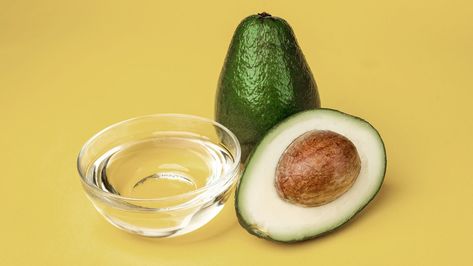 Discover the best ways to store avocados for freshness and safety. Learn why storing avocados in water can lead to foodborne illnesses and get tips on safe storage methods. Avoid the viral avocado water hack for your health. Avocados In Water, How To Store Avocado, Nightshade Vegetables, Lectin Free Diet, High Sugar Fruits, Freezing Fruit, Fruit Bearing Trees, How To Cut Avocado, Avocado Plant