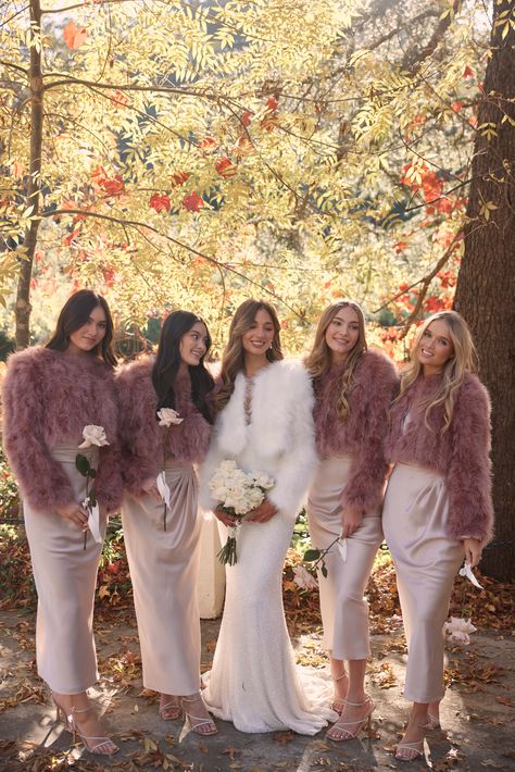 Bride Coat Wedding, Winter Wedding Coats For Bridesmaids, 2 Bridesmaids Pictures, January Wedding Bridesmaid Dresses, Autumn Bridal Party, Winter Wedding Bridesmaid Dresses, Germany Elopement, Winter Wedding Bridal Party, Winter Bridal Party