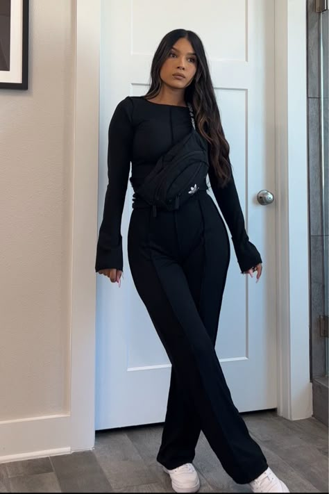 Black Women Office Fashion, Modest Outfits Black, Casual Jumpsuit Outfit, Long Sleeve Tee Outfit, Black Cardigan Outfit, Wfh Outfits, Oufits Casual, Winter Fashion Outfits Casual, Outfits Petite