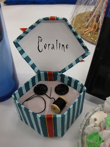 Coraline Party, Coraline Birthday, Coraline Art, Coraline Movie, Coraline Aesthetic, Coraline Doll, Coraline Jones, Cute Diy Room Decor, Place Setting