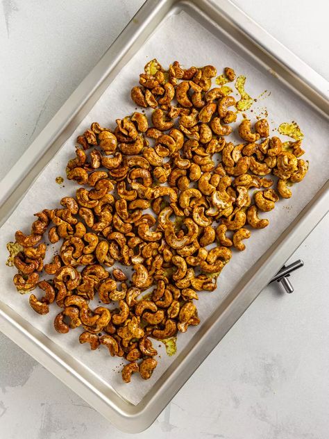 Turmeric Honey-Roasted Cashews | Foodaciously Tumeric And Honey, Roasted Nuts Recipe, Seasoned Nuts, Spiced Cashews, Spiced Honey, Turmeric Spice, Turmeric And Honey, Soy Free Recipes, Roasted Cashews