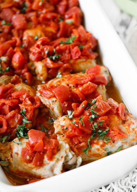 Chicken Thigh Tomato Recipe, Chicken Diced Tomatoes Recipe, Recipes With Diced Tomatoes, Chicken Thighs Dinner, Tomato Chicken, Meals To Make, Basil Recipes, Diced Chicken, Diced Tomatoes